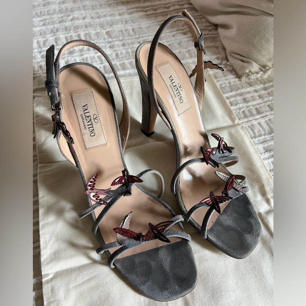 AUTHENTIC Valentino Gray Leather & Suede ‘Bird’ Heels size 37.5 or 7/7.5 US